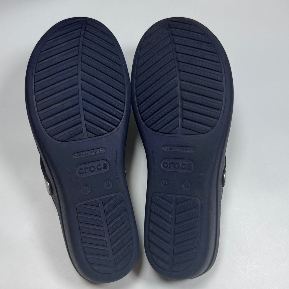 CROCS Sanrah Navy Blue with Silver Accent Wedge Sandals S-488 Size 9 - Picture 10 of 10